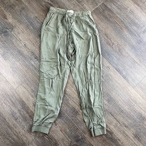 Abercrombie & Fitch Green Drawstring Jogger Pants ((size small))